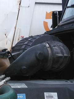 Volvo VNL Air Cleaner / Air Filter Housing