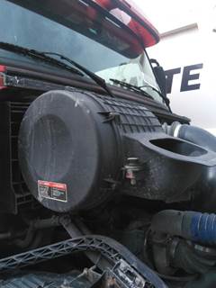 Volvo VNL Air Cleaner / Air Filter Housing