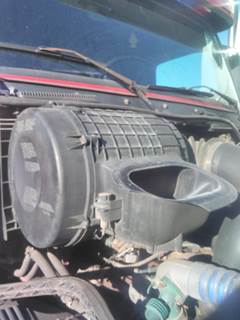 Volvo VNL Right Air Cleaner / Air Filter Housing