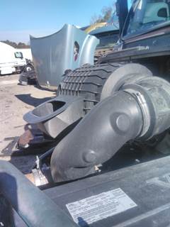 Volvo VNL Right Air Cleaner / Air Filter Housing