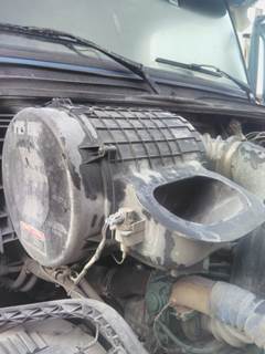 Volvo VNL Air Cleaner / Air Filter Housing