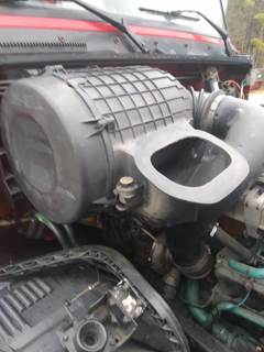 Volvo VNL Right Air Cleaner / Air Filter Housing