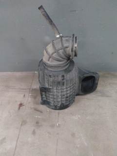 Volvo VNL Air Cleaner / Air Filter Housing