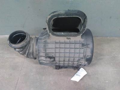 Volvo VNL Air Cleaner / Air Filter Housing