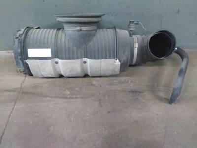 Volvo VNL Right Air Cleaner / Air Filter Housing