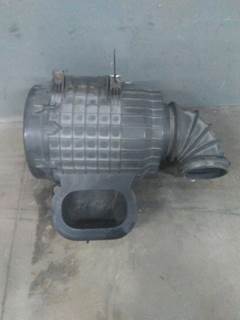 Volvo VNL Air Cleaner / Air Filter Housing