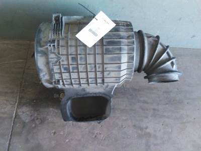 Volvo VNL Air Cleaner / Air Filter Housing