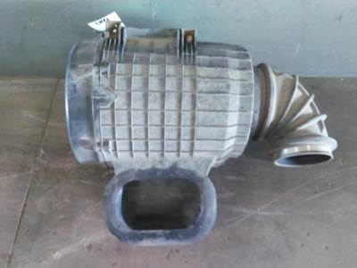 Volvo VNL Air Cleaner / Air Filter Housing