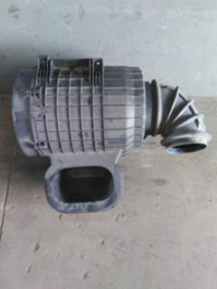 Volvo VNL Air Cleaner / Air Filter Housing