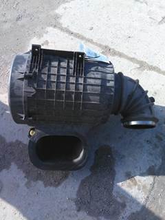 Volvo VNL Air Cleaner / Air Filter Housing