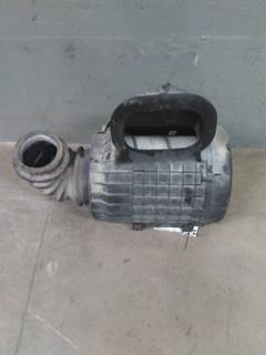 Volvo VNL Air Cleaner / Air Filter Housing
