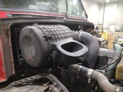 Volvo VNL Air Cleaner / Air Filter Housing