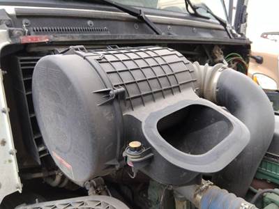 Volvo VNL Air Cleaner / Air Filter Housing