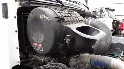 Volvo VNL Air Cleaner / Air Filter Housing