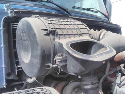 Volvo VNL Air Cleaner / Air Filter Housing