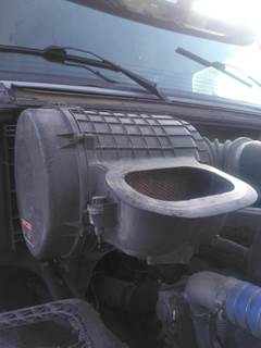 Volvo VNL Air Cleaner / Air Filter Housing