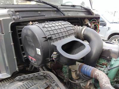 Volvo VNL Right Air Cleaner / Air Filter Housing