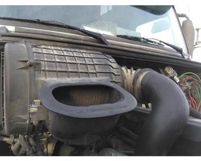 Volvo VNL Right Air Cleaner / Air Filter Housing