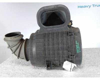 Volvo VNL Air Cleaner / Air Filter Housing