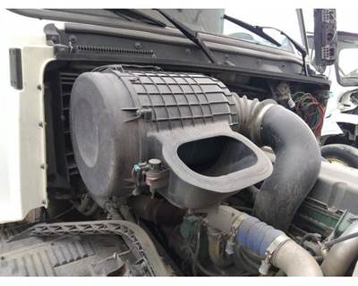 Volvo VNL Air Cleaner / Air Filter Housing