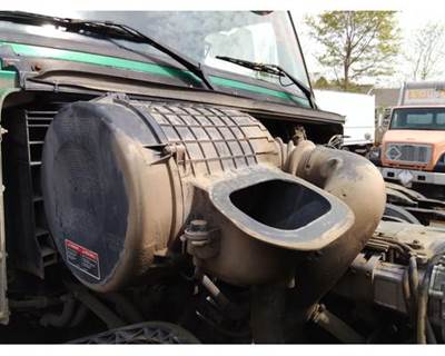 Volvo VNL Air Cleaner / Air Filter Housing
