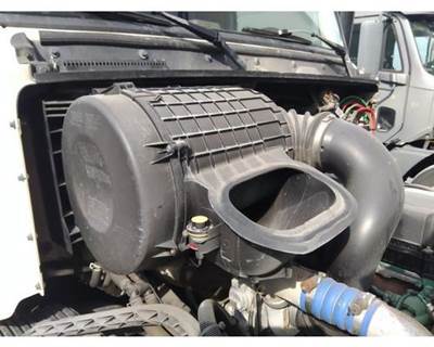 Volvo VNL Air Cleaner / Air Filter Housing