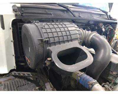 Volvo VNL Right Air Cleaner / Air Filter Housing