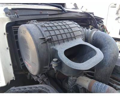 Volvo VNL Air Cleaner / Air Filter Housing