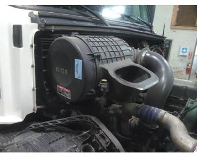 Volvo VNL Right Air Cleaner / Air Filter Housing