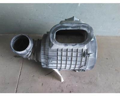 Volvo VNL Air Cleaner / Air Filter Housing