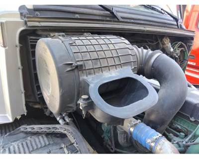 Volvo VNL Air Cleaner / Air Filter Housing