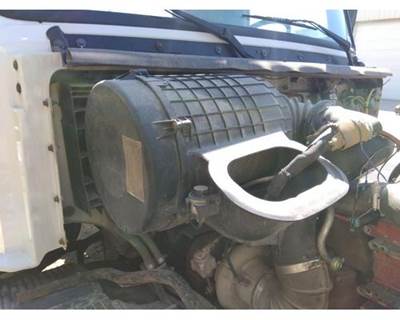 Volvo VNL Air Cleaner / Air Filter Housing
