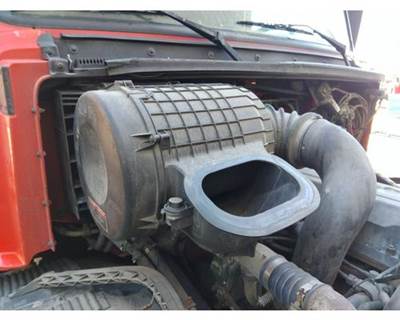 Volvo VNL Air Cleaner / Air Filter Housing