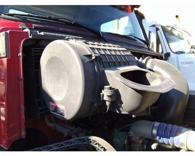 Volvo VNL Air Cleaner / Air Filter Housing