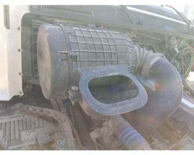 Volvo VNL Air Cleaner / Air Filter Housing