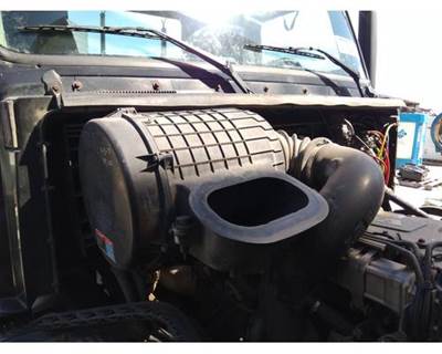 Volvo VNL Right Air Cleaner / Air Filter Housing