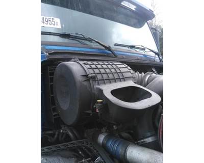 Volvo VNL Right Air Cleaner / Air Filter Housing