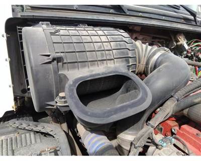 Volvo VNL Air Cleaner / Air Filter Housing