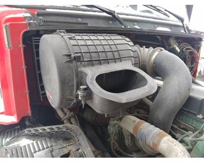 Volvo VNL Air Cleaner / Air Filter Housing