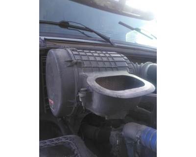 Volvo VNL Air Cleaner / Air Filter Housing