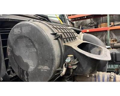 Volvo VNL Right Air Cleaner / Air Filter Housing