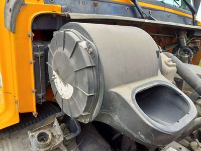 Volvo VNM Air Cleaner / Air Filter Housing