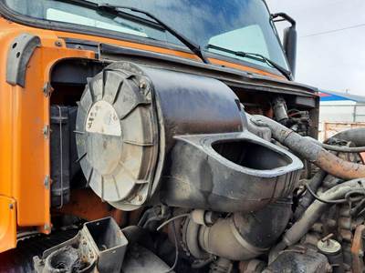 Volvo VNM Air Cleaner / Air Filter Housing