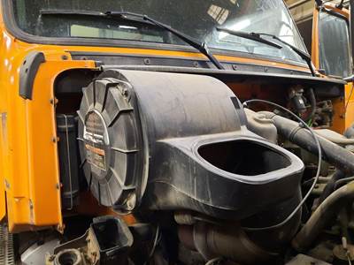 Volvo VNM Air Cleaner / Air Filter Housing