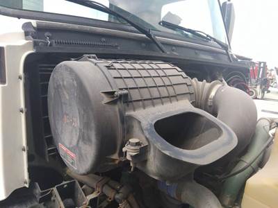Volvo VNM Air Cleaner / Air Filter Housing