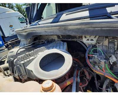 Western Star 47X SB Air Cleaner / Air Filter Housing