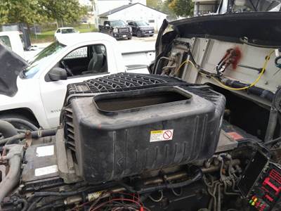 Western Star 5700XE Air Cleaner / Air Filter Housing