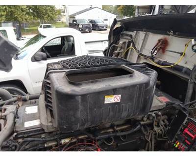 Western Star 5700XE Air Cleaner / Air Filter Housing