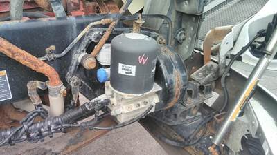 Bendix AD-IS Right Air Dryer