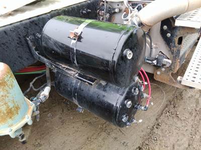 Freightliner Cascadia 113 Air Tank